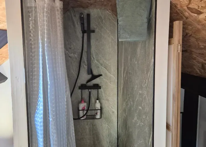 - La Grange Omonville-la-Rogue